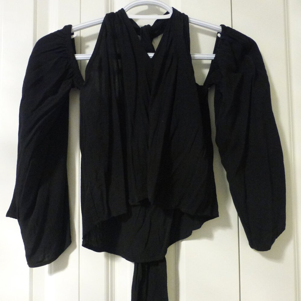 FOREVER 21 black cold shoulder crop top